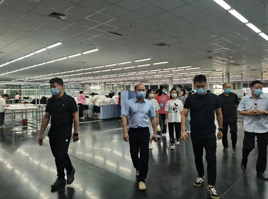 熊猫体育服装设计与工艺专业师生共赴商水盛泰纺织集团参观交流